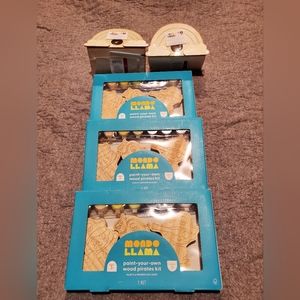 Mondo Llama & Pyo House wood painting kit (for kids)